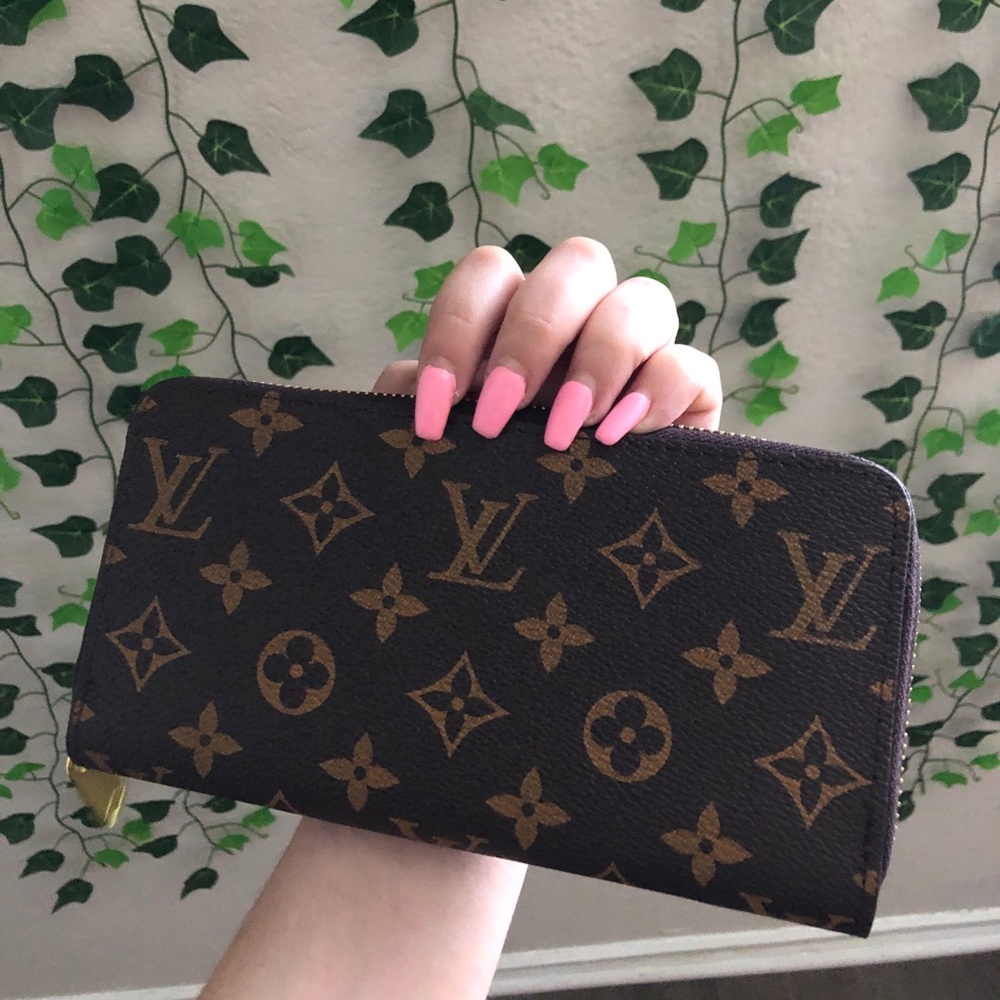 Louis Vuitton zipper wallet